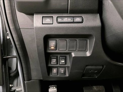 Used 2024 Nissan Frontier PRO-4X w/ Technology Package AWD/4WD image 39