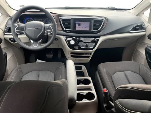 Used 2023 Chrysler Voyager LX FWD image 10
