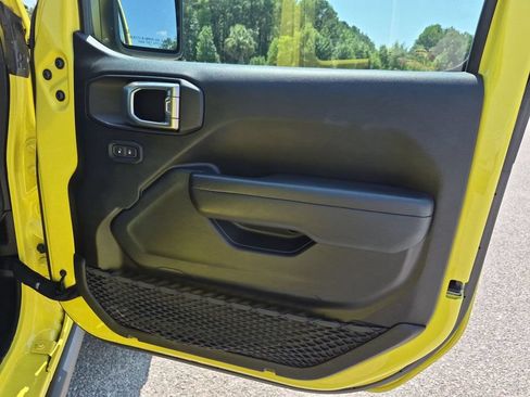 Used 2024 Jeep Wrangler Unlimited Rubicon 4xe AWD/4WD image 33