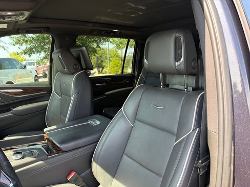 Used 2023 Cadillac Escalade ESV Premium Luxury RWD image 21