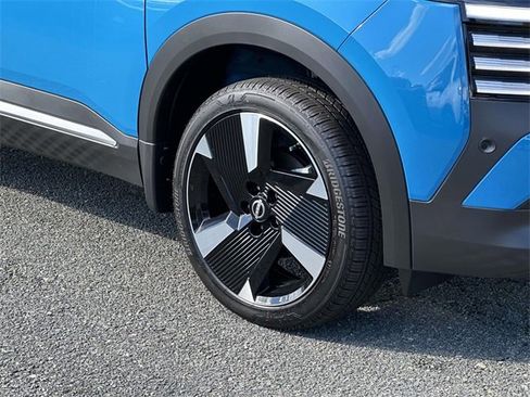 New 2025 Nissan Kicks SR image 7