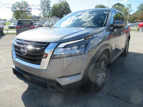 Used 2022 Nissan Pathfinder S w/ Cargo Package image 1