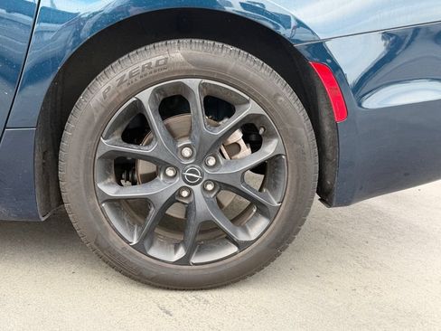 Used 2025 Chrysler Pacifica Limited FWD image 2