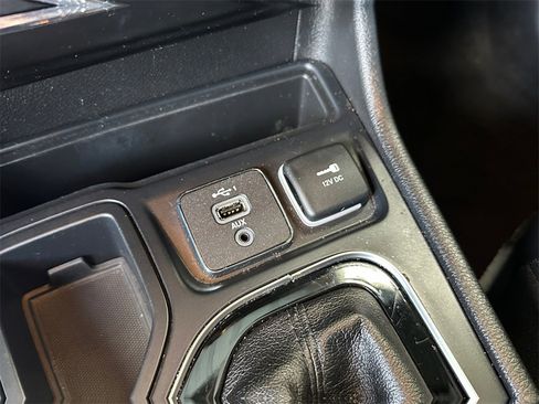 Used 2020 Jeep Cherokee Limited image 27