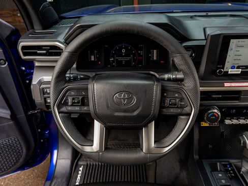 Used 2025 Toyota Tacoma SR5 image 19