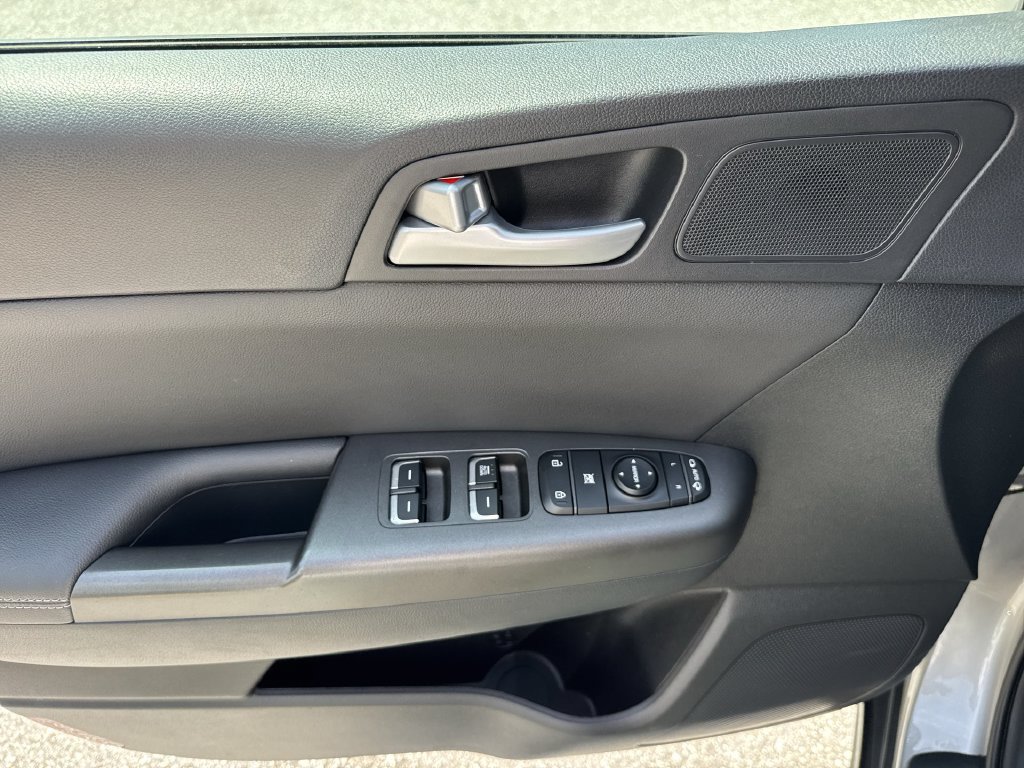 Used 2022 Kia Sportage Nightfall Edition FWD image 40