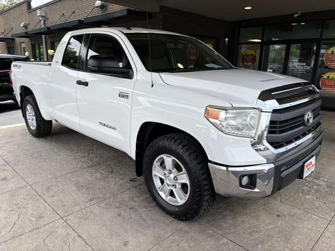 Used 2015 Toyota Tundra SR5 w/ SR5 Upgrade Package AWD/4WD image 4