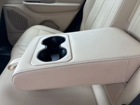 Used 2024 Jeep Grand Cherokee Limited image 30