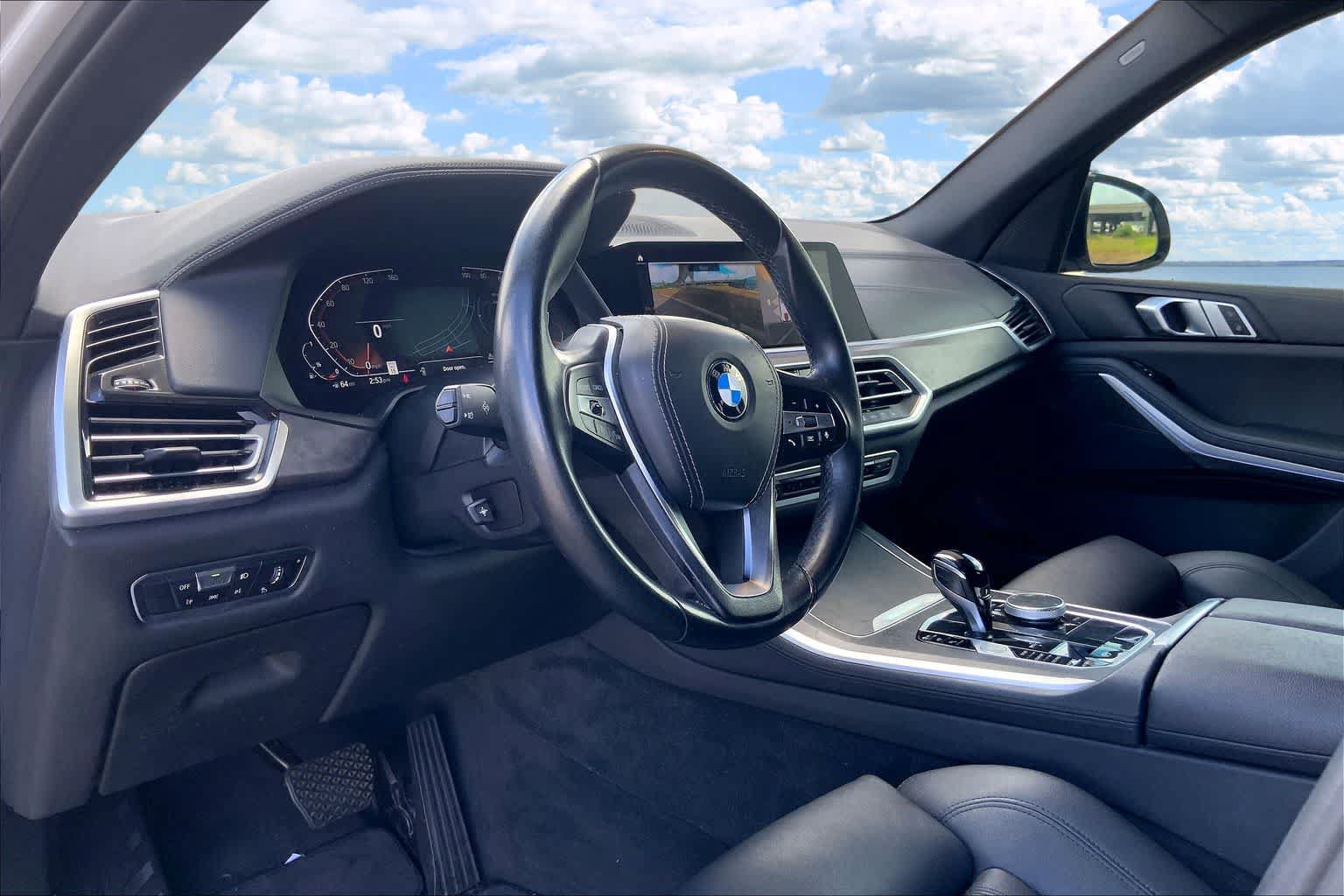 Used 2022 BMW X5 sDrive40i w/ Premium Package RWD image 2