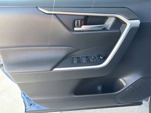 Used 2024 Toyota RAV4 SE image 19