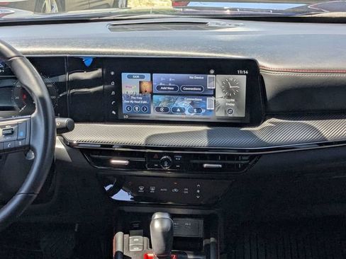 Used 2025 Nissan Kicks SR FWD image 14
