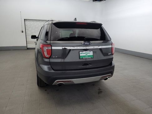 Used 2017 Ford Explorer XLT w/ Equipment Group 202A image 6