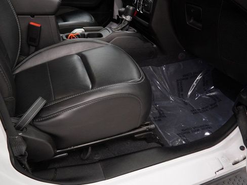 Certified 2019 Jeep Wrangler Unlimited Sahara w/ Cold Weather Group image 50