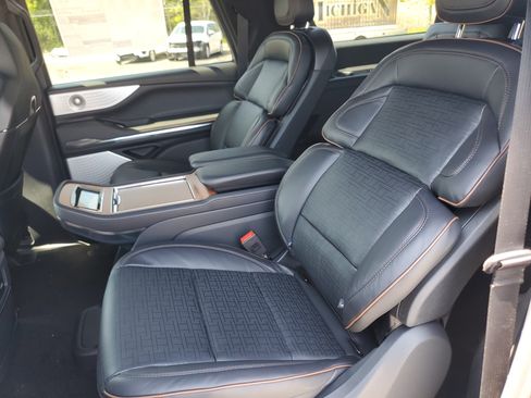 New 2026 Lincoln Navigator L Black Label AWD/4WD image 30