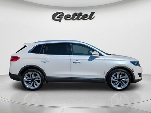 Used 2017 Lincoln MKX Reserve w/ Driver Assistance Package image 3