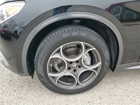 Used 2023 Alfa Romeo Stelvio Ti image 7