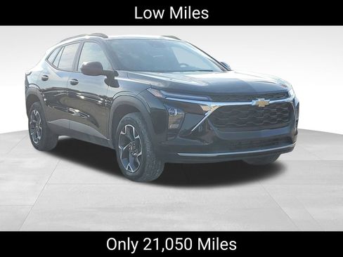 Certified 2024 Chevrolet Trax LT w/ Driver Confidence Package image 2