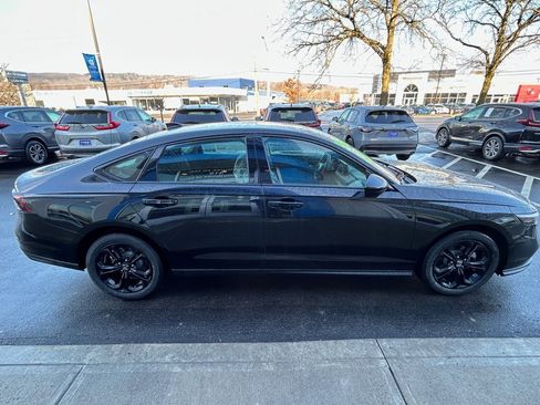 New 2025 Honda Accord SE image 6