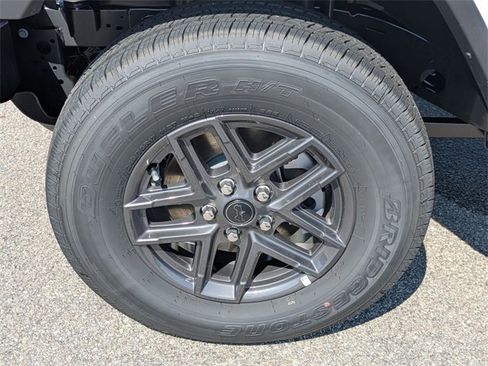 New 2025 Jeep Gladiator Sport image 9