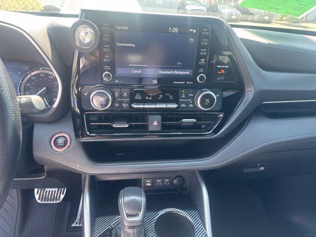 Used 2022 Toyota Highlander XSE AWD/4WD image 7