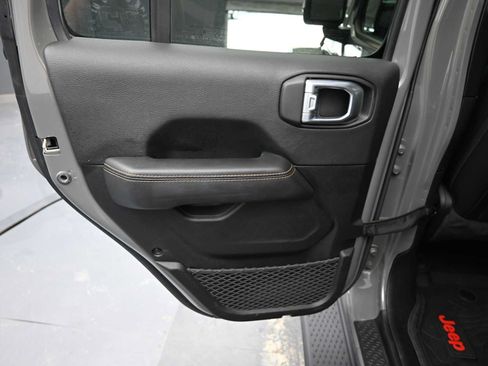 Used 2022 Jeep Gladiator Overland AWD/4WD image 16