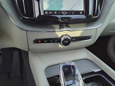 Used 2025 Volvo XC60 T8 Ultra w/ Protection Package Premier image 11