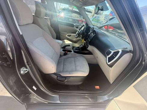 Used 2020 Kia Soul LX FWD image 11