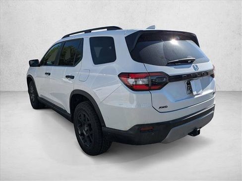 Used 2025 Honda Pilot TrailSport image 7