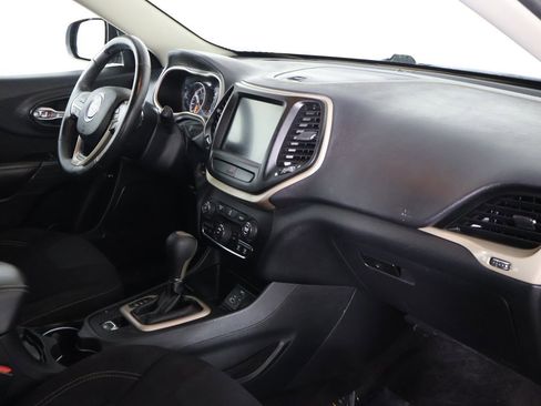 Used 2016 Jeep Cherokee Latitude w/ Cold Weather Group image 23