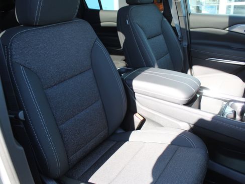 New 2026 Chevrolet Traverse LT w/ Sun and Wheel Package image 16