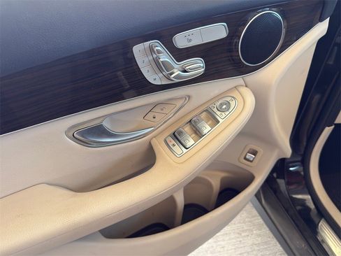 Used 2017 Mercedes-Benz GLC 300 image 23