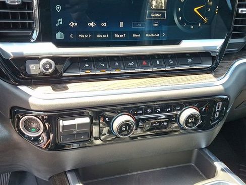 Used 2022 Chevrolet Silverado 1500 LT Trail Boss w/ LT Trail Boss Premium Package image 12