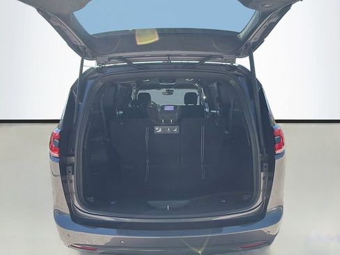 Used 2021 Chrysler Pacifica Touring w/ S Appearance Package image 28