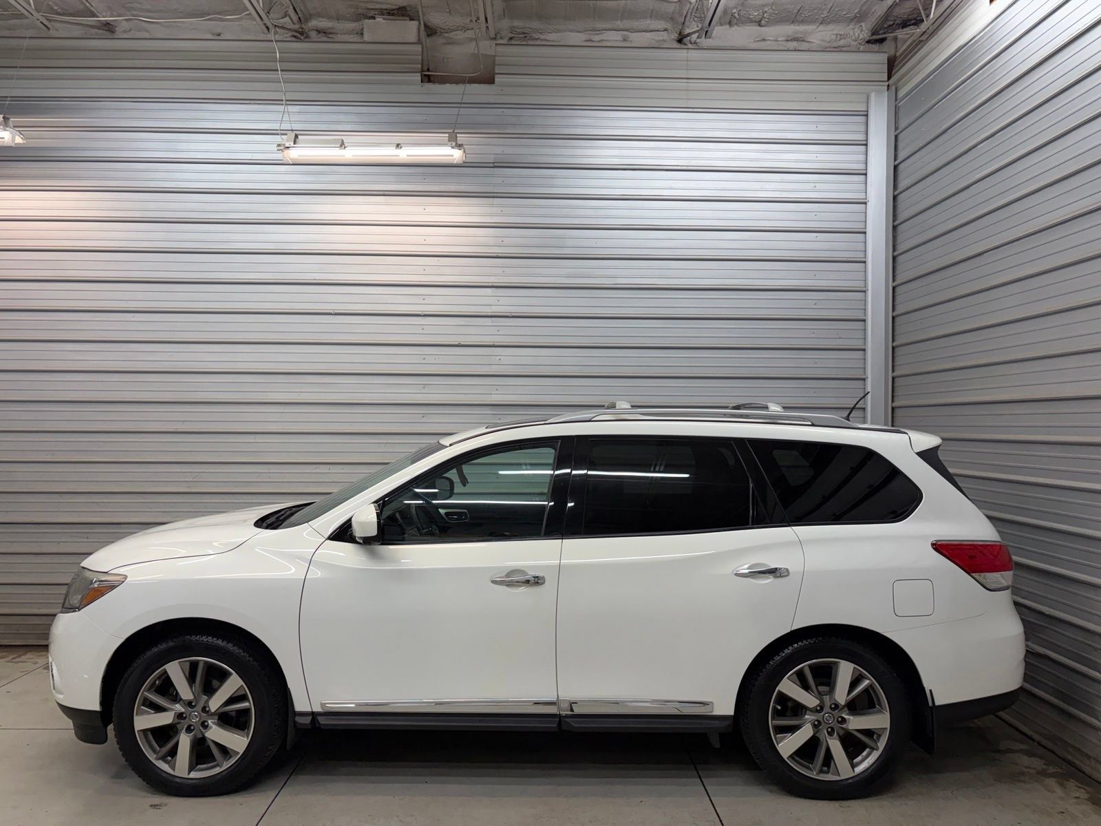 Used 2014 Nissan Pathfinder Platinum w/ Platinum Premium Package AWD/4WD image 10