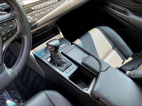 Used 2021 Lexus ES 300h w/ Premium Package FWD image 18