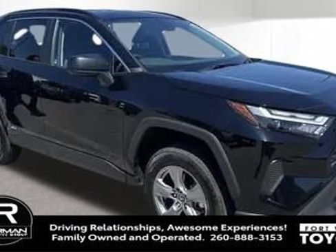 Used 2025 Toyota RAV4 XLE AWD/4WD image 9
