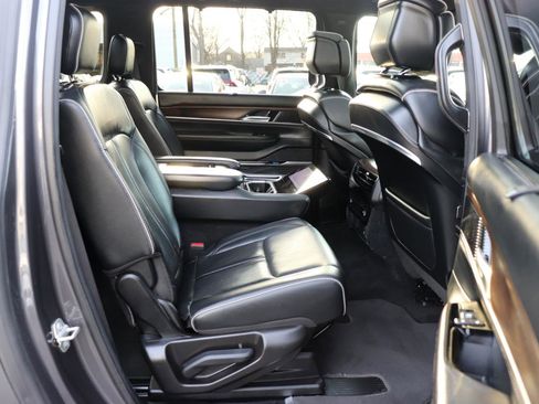 Used 2023 Jeep Grand Wagoneer L Series II image 15