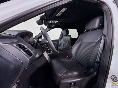 New 2026 Land Rover Discovery Dynamic SE image 11