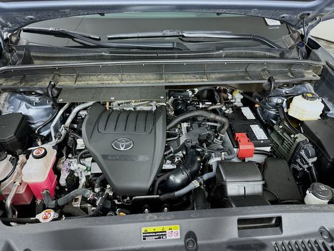 Used 2023 Toyota Highlander XLE image 32