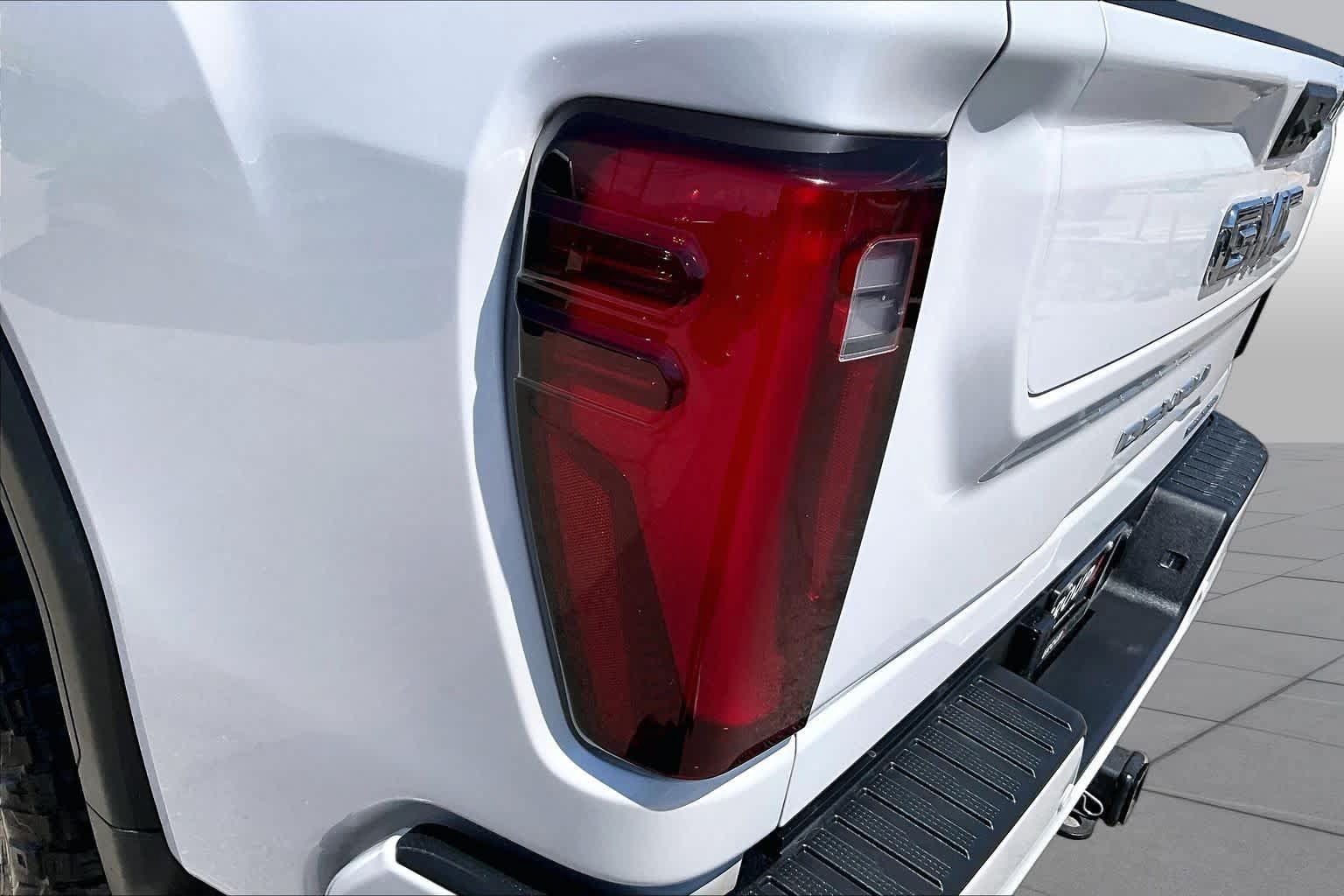 Used 2024 GMC Sierra 3500 Denali w/ Denali Reserve Package AWD/4WD image 28