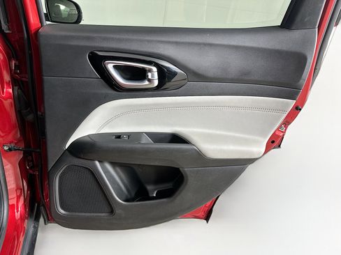 Used 2025 Jeep Compass Limited image 28