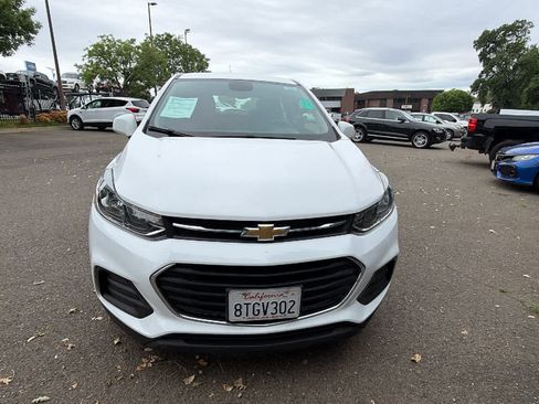 Used 2020 Chevrolet Trax LS FWD image 2