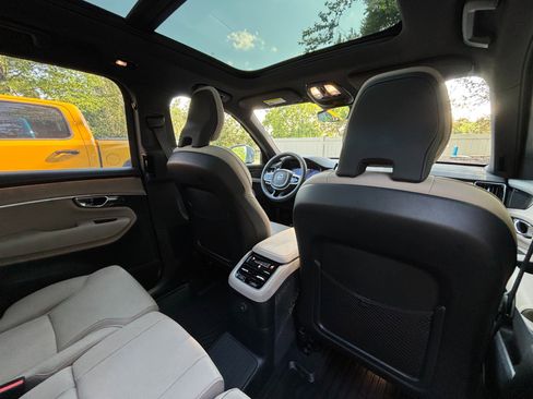 Used 2025 Volvo XC90 T8 Plus w/ Protection Package Premier AWD/4WD image 32