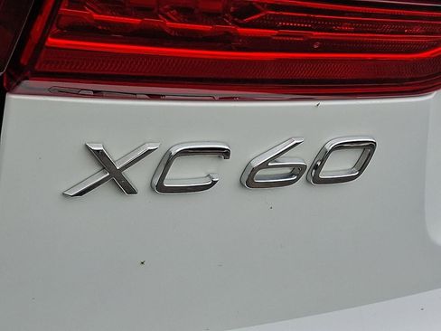 Certified 2025 Volvo XC60 B5 Ultra AWD/4WD image 29