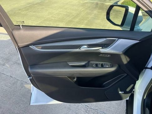 Certified 2025 Cadillac XT5 Sportv w/ Technology Package AWD/4WD image 14