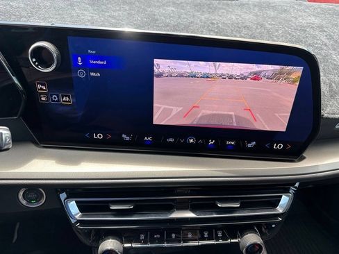 Used 2025 Chevrolet Traverse LT w/ Sun and Wheel Package FWD image 12