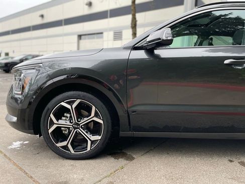 Used 2025 Kia Niro EX Touring image 7