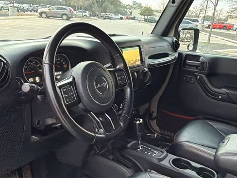 Used 2017 Jeep Wrangler Rubicon image 15
