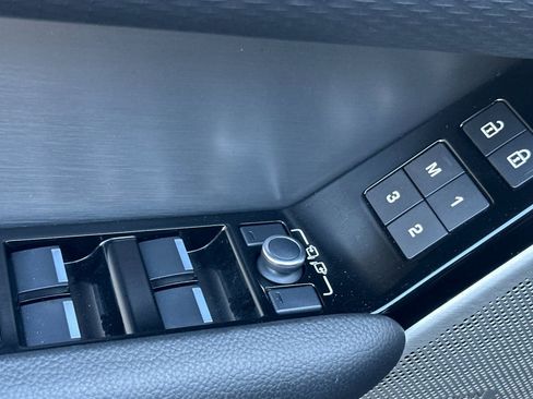 Used 2021 Land Rover Range Rover Velar R-Dynamic S image 15