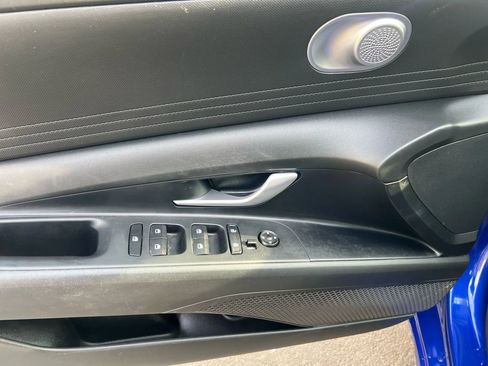 Used 2023 Hyundai Elantra SEL image 22